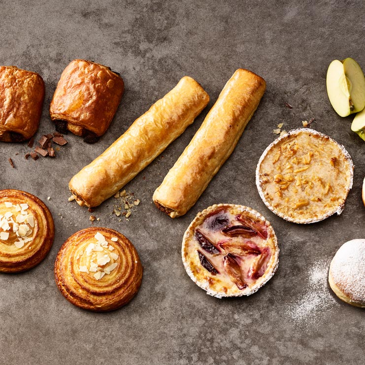 Süssgebäck wie Hefeschnecken, Kuchen, Pain au Chocolat, Berliner oder Nussstangen