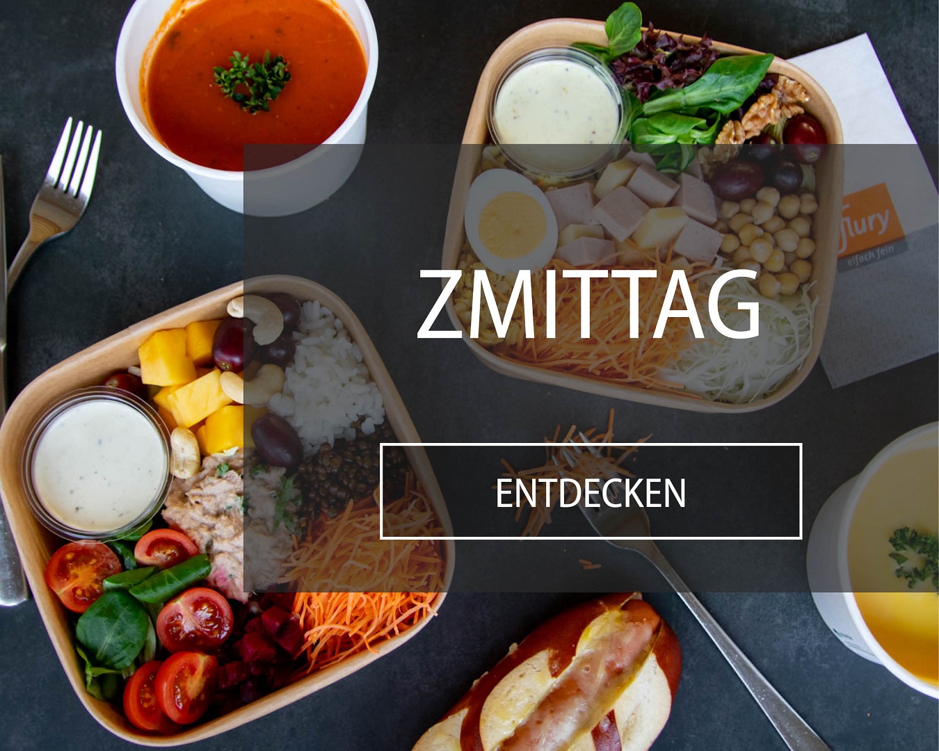 gesunde und ausgewogene Zmittag-Schalen mit frischen Zutaten, daneben verschiedene Tagessuppen und der Laugenknacker (Laugenbr&ouml;tchen mit Pouletwienerli, das mit K&auml;se &uuml;berbacken ist.)