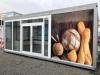 Provisorischer Verkaufscontainer für Subingen mit grosser Fensterfront und Brotbildern.